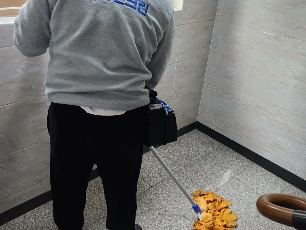 양산시 교동 건물 복도·대기 동선 야간 위생청소 사례 - 행진크린