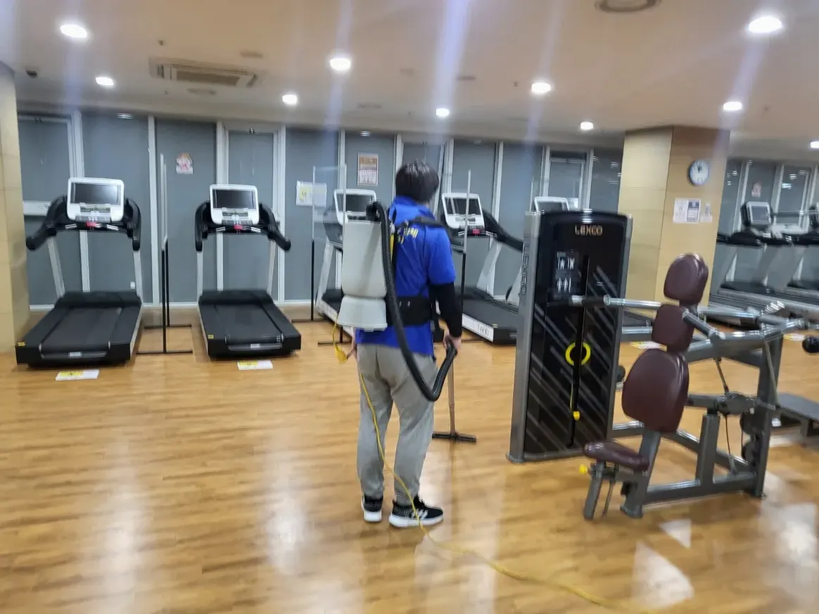 창녕군 남지읍 헬스장 샤워실 장비 주변 정밀 위생청소 사례 - 행진크린