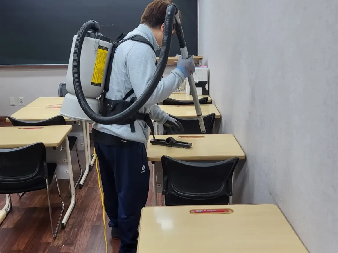거제시 상동동 학원 좌석·책상 진공 바닥 위생청소 사례 - 행진크린