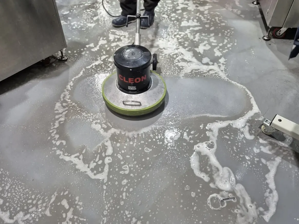 밀양시 산외면 공장 출입구·전실 바닥 위생청소 사례 - 행진크린